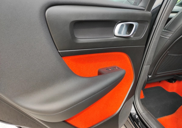 Volvo XC 40 cena 119900 przebieg: 55000, rok produkcji 2019 z Brok małe 379